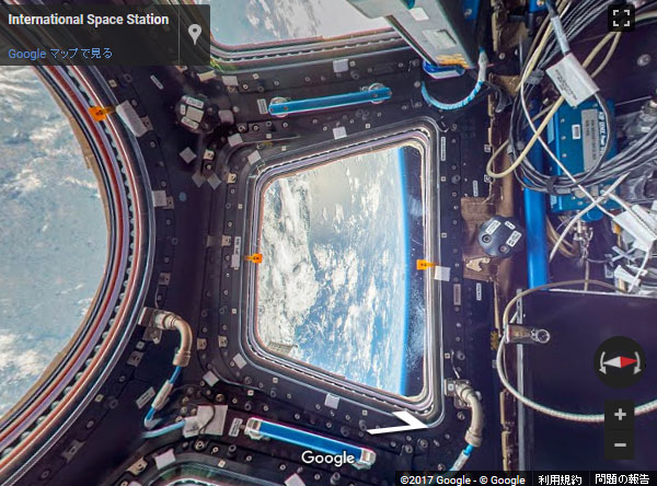 国際宇宙ステーション(ISS)の中から地球を眺める